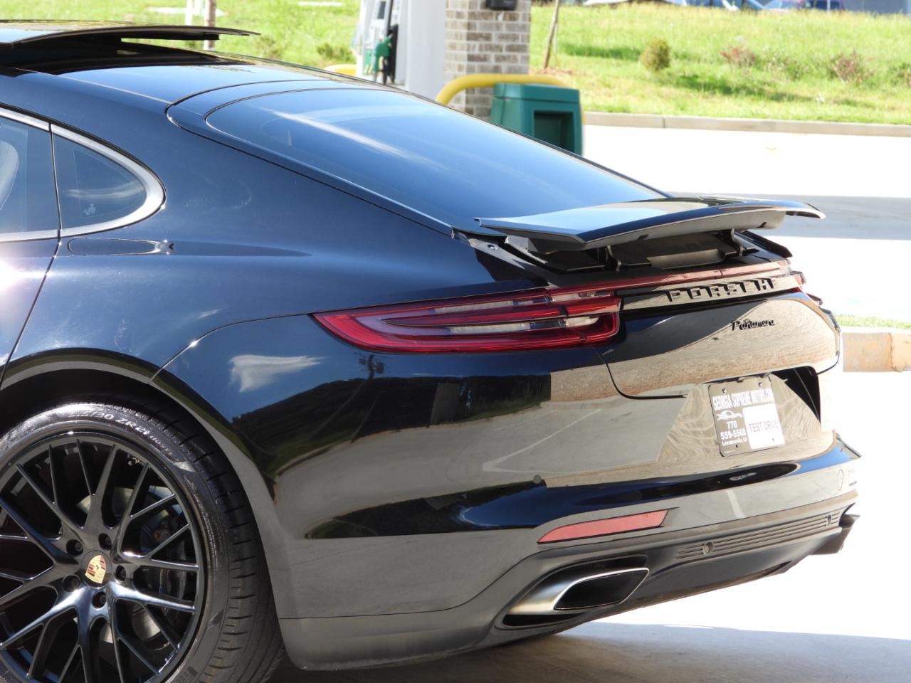 Porsche Panamera Base 4D Sedan 2017