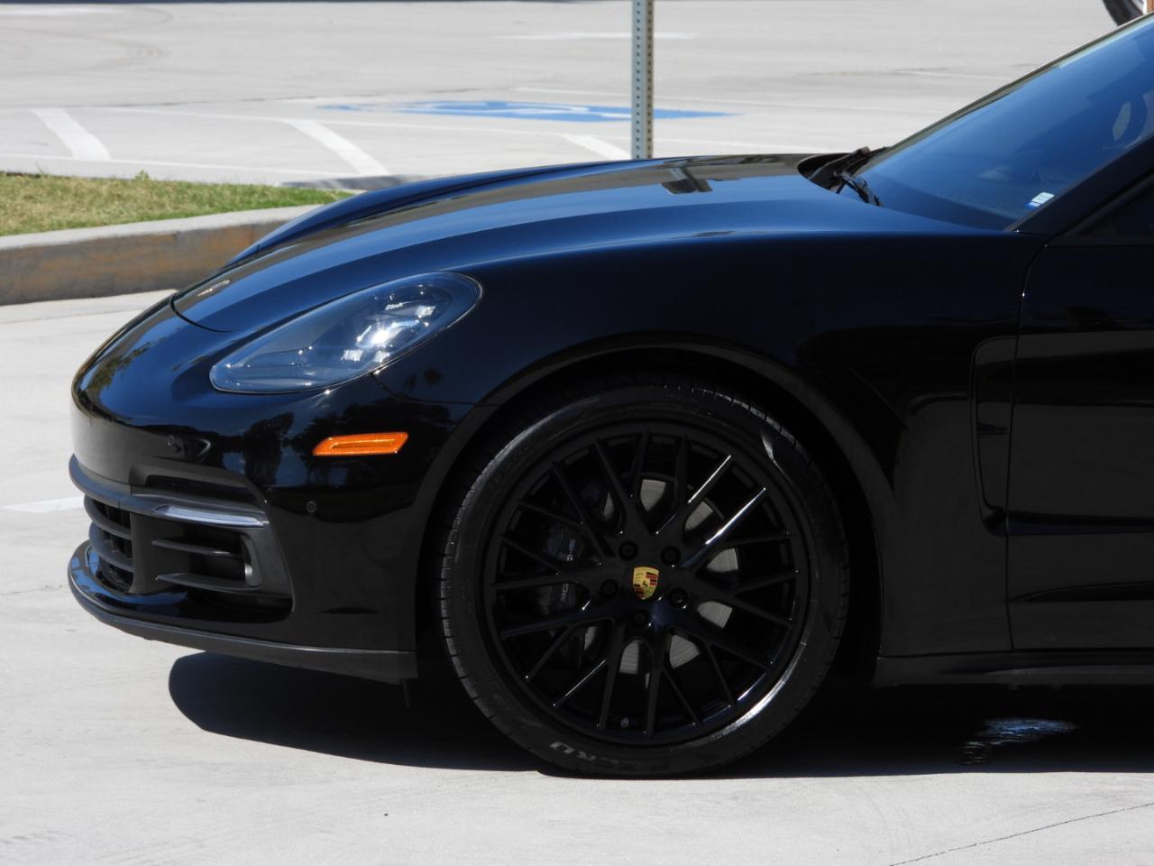 Porsche Panamera Base 4D Sedan 2017