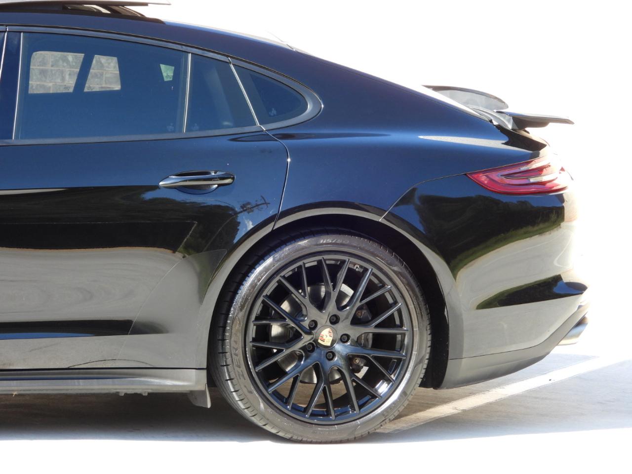 Porsche Panamera Base 4D Sedan 2017