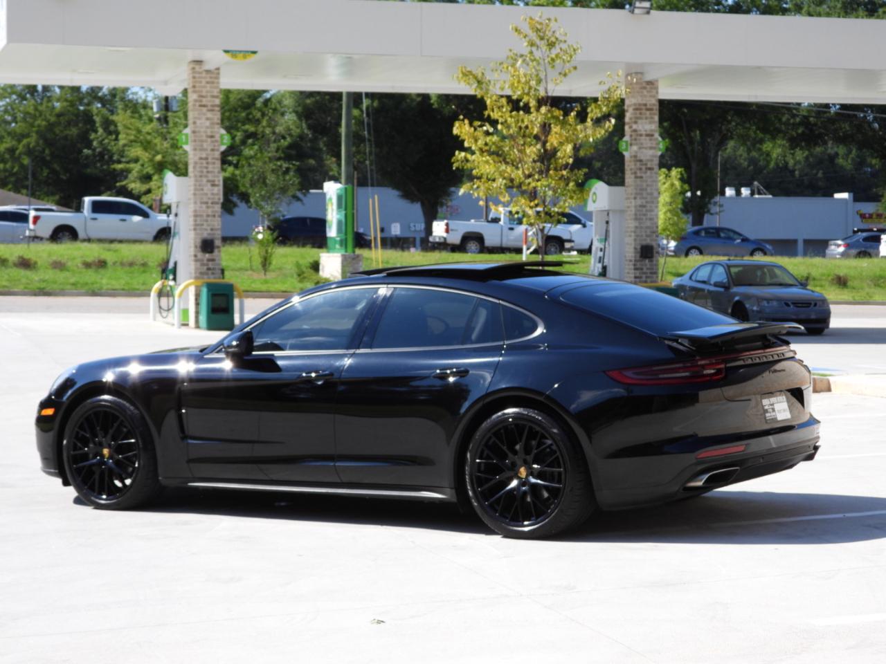 Porsche Panamera Base 4D Sedan 2017
