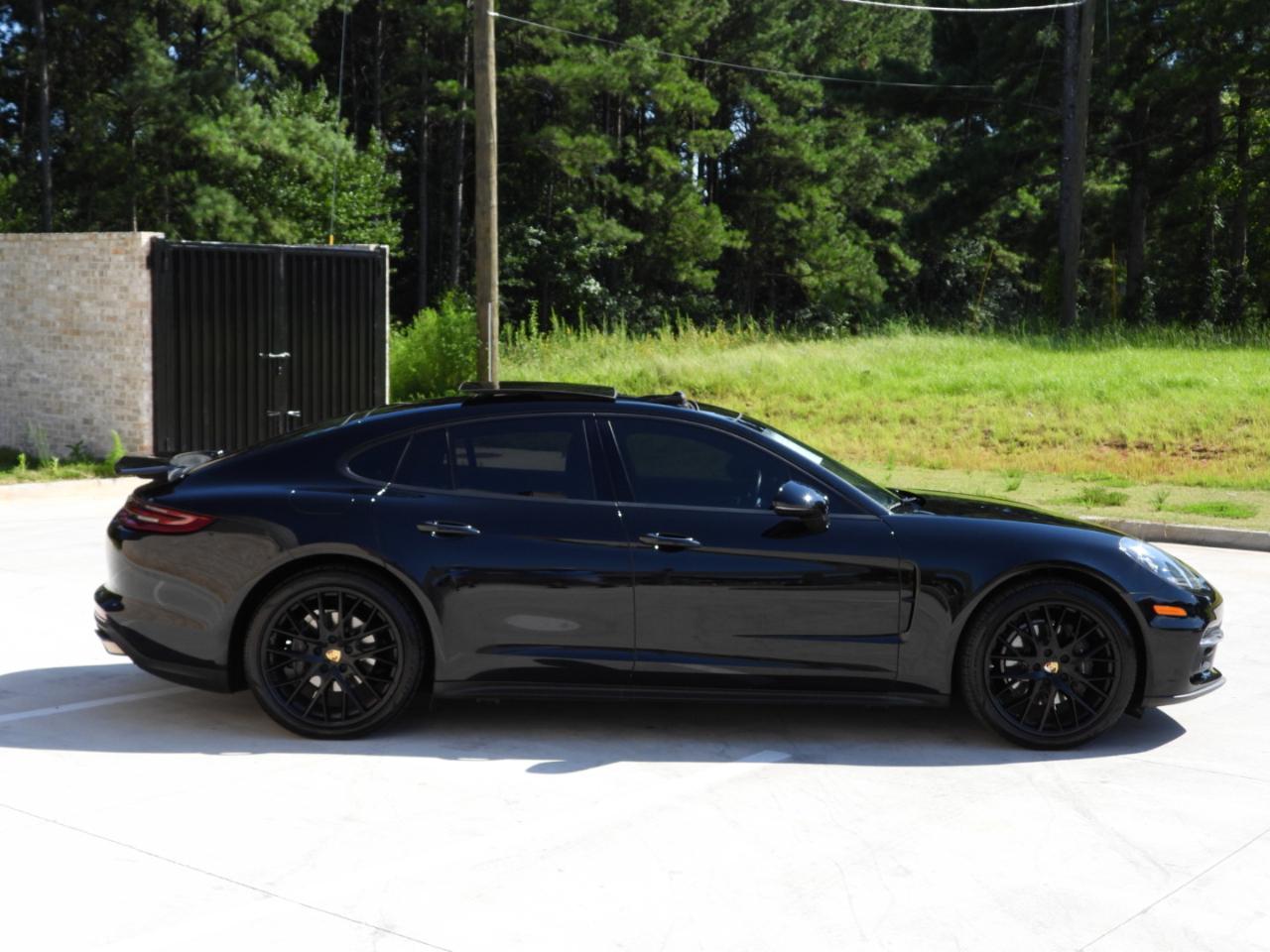 Porsche Panamera Base 4D Sedan 2017