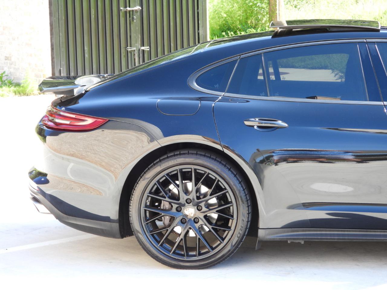 Porsche Panamera Base 4D Sedan 2017