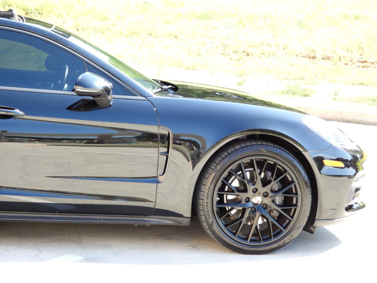 Porsche Panamera Base 4D Sedan 2017