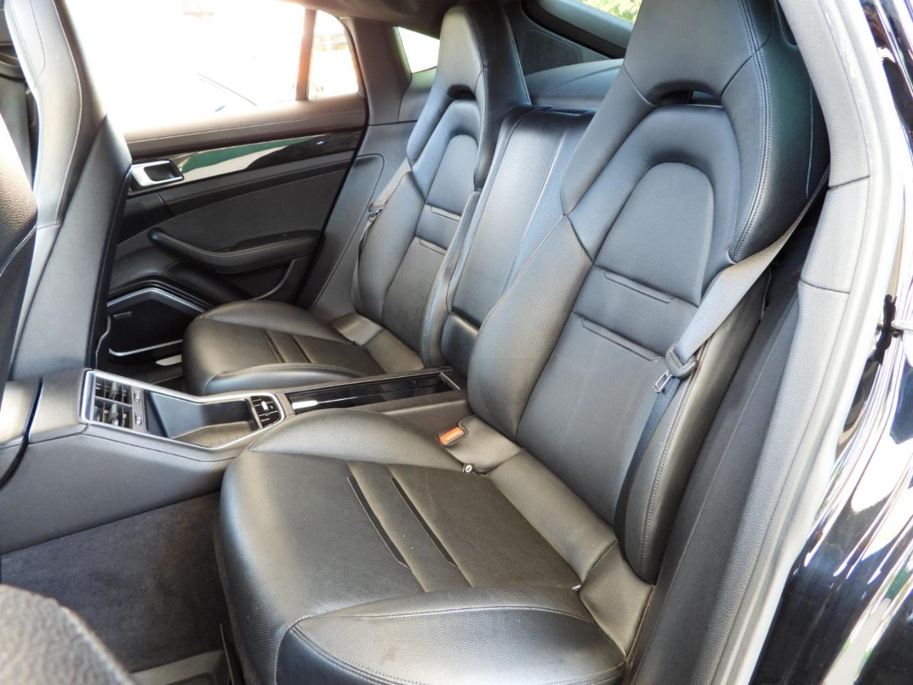Porsche Panamera Base 4D Sedan 2017