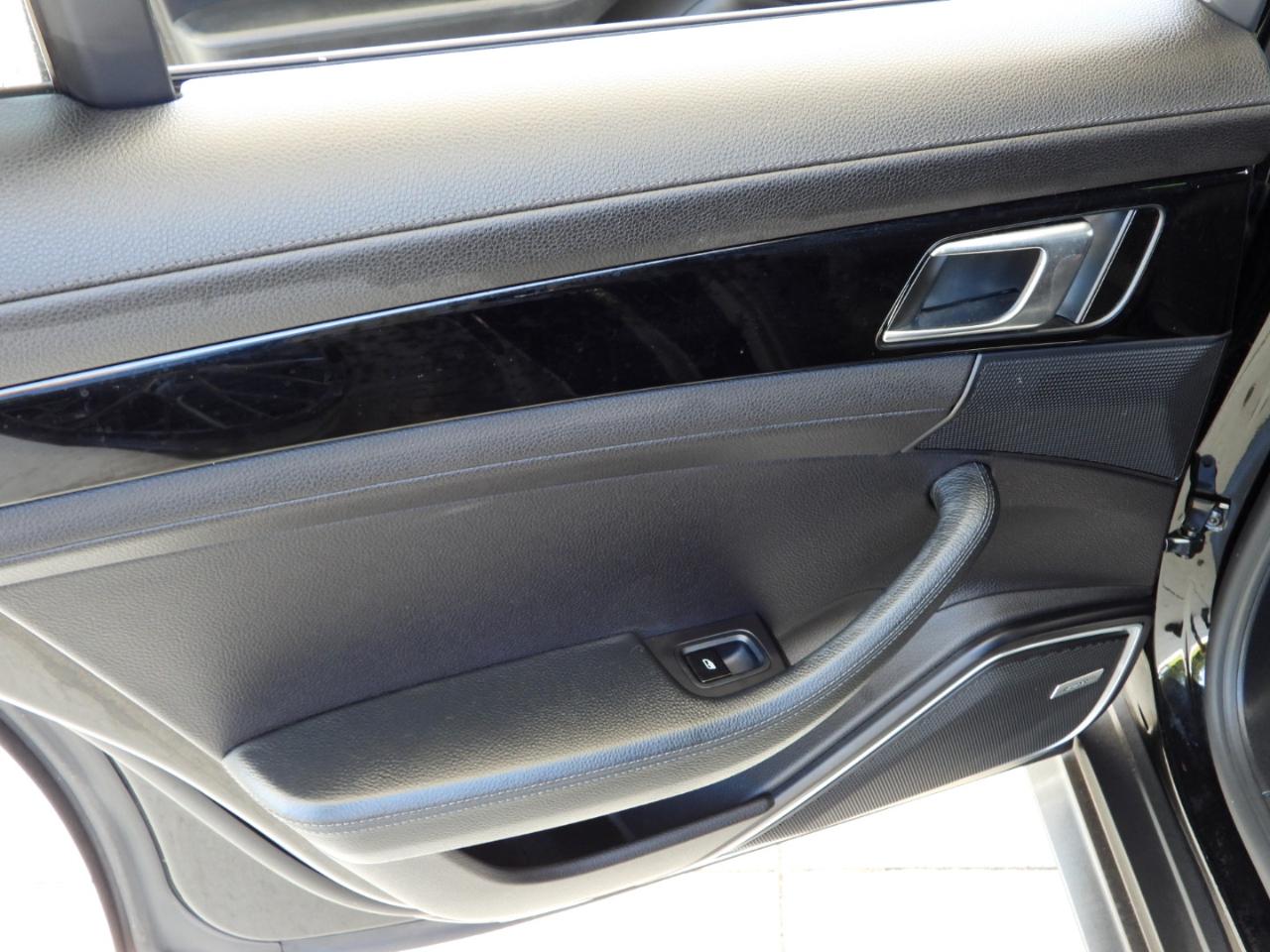 Porsche Panamera Base 4D Sedan 2017