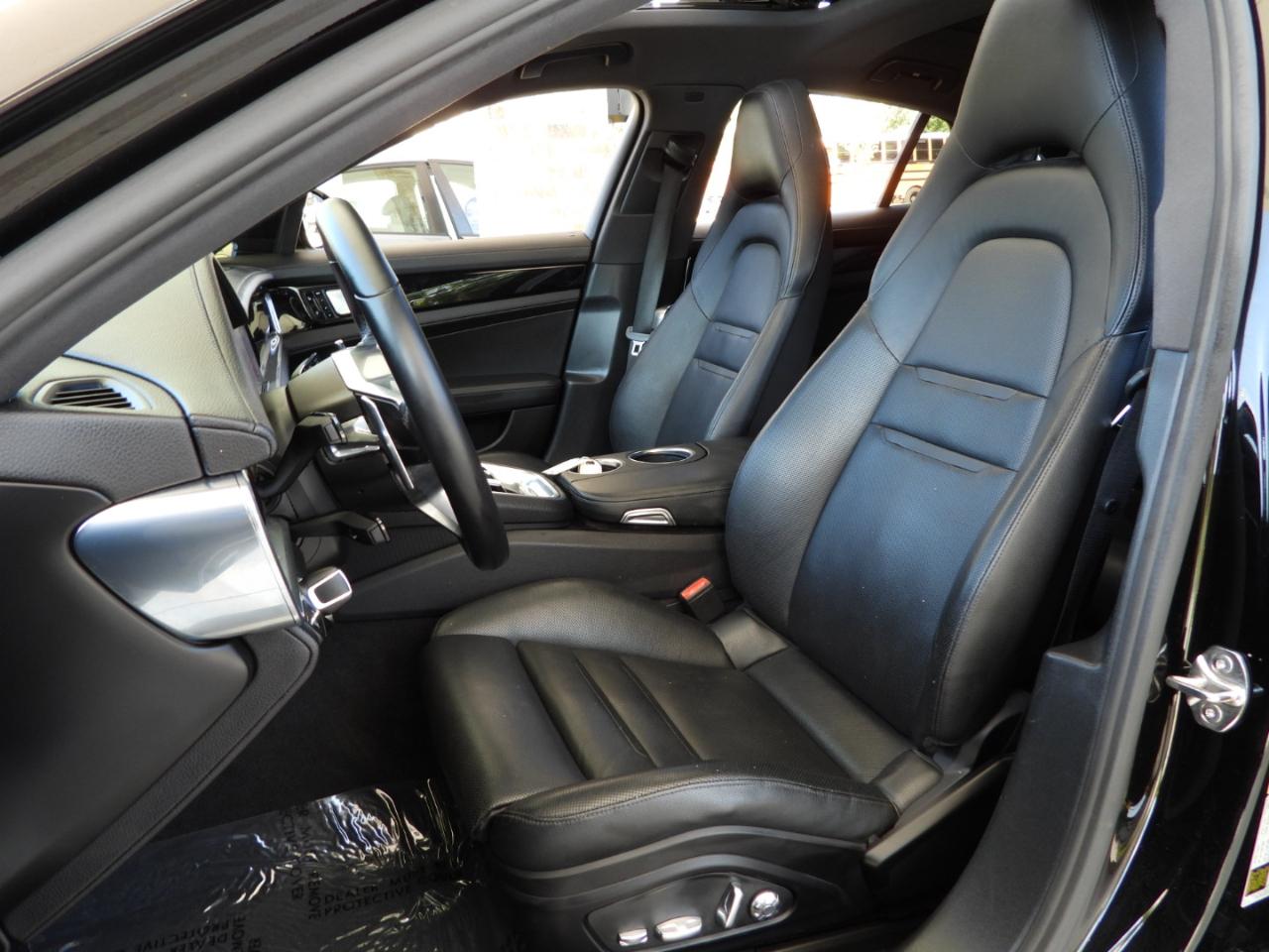 Porsche Panamera Base 4D Sedan 2017