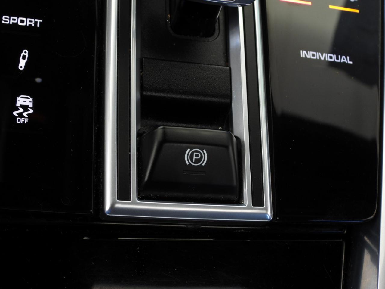 Porsche Panamera Base 4D Sedan 2017
