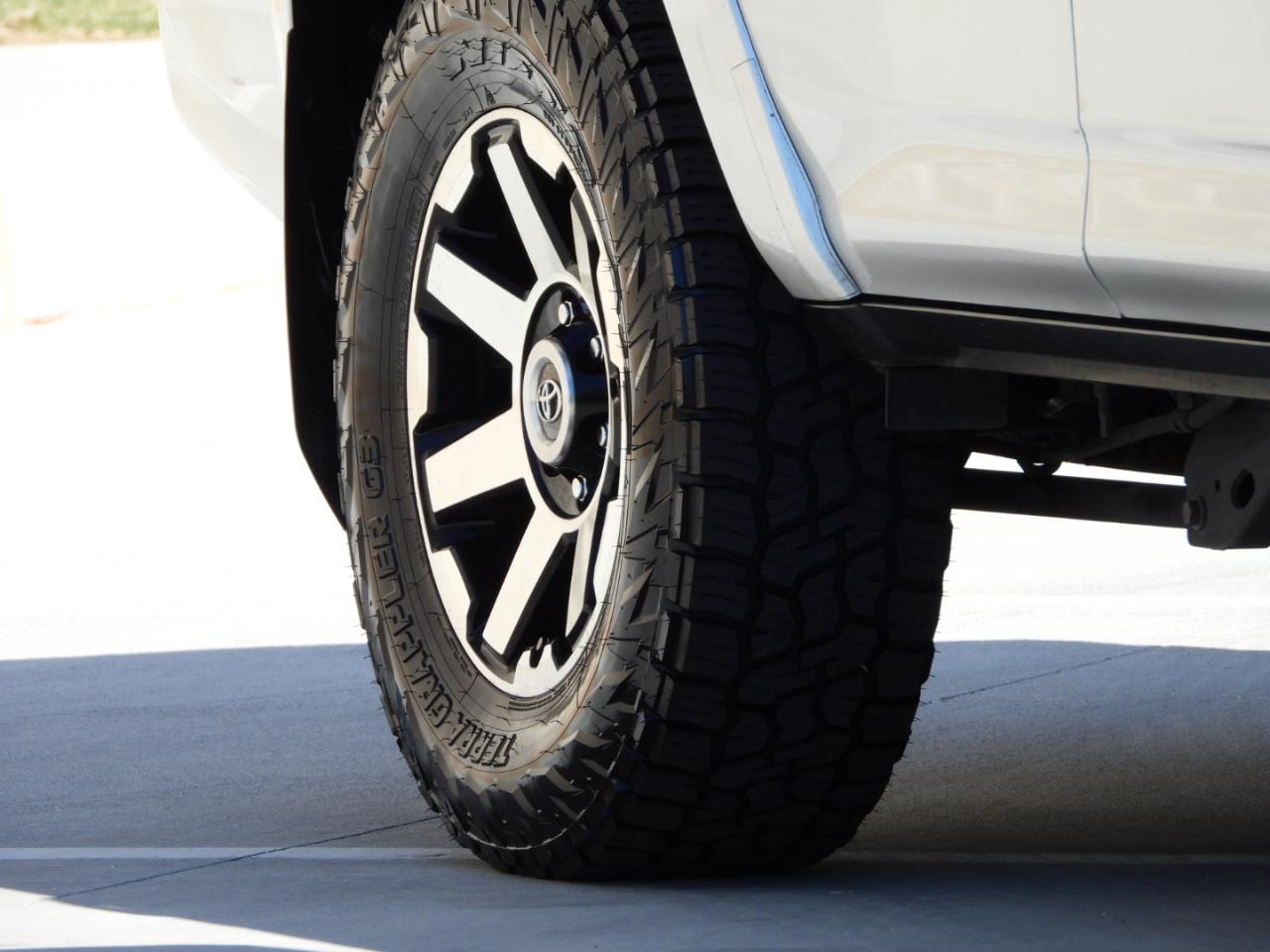 Toyota 4Runner SR5 2021