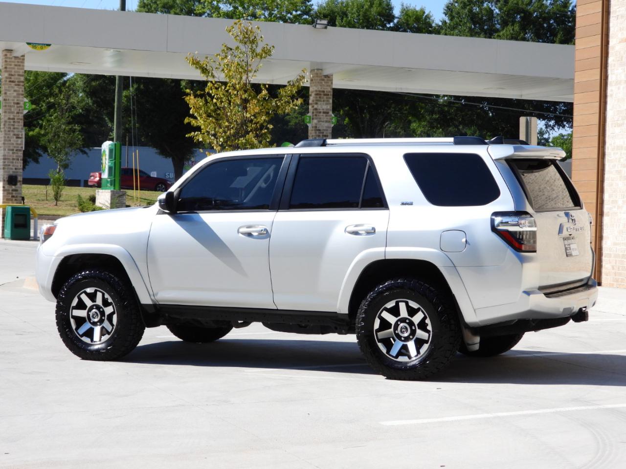 Toyota 4Runner SR5 2021