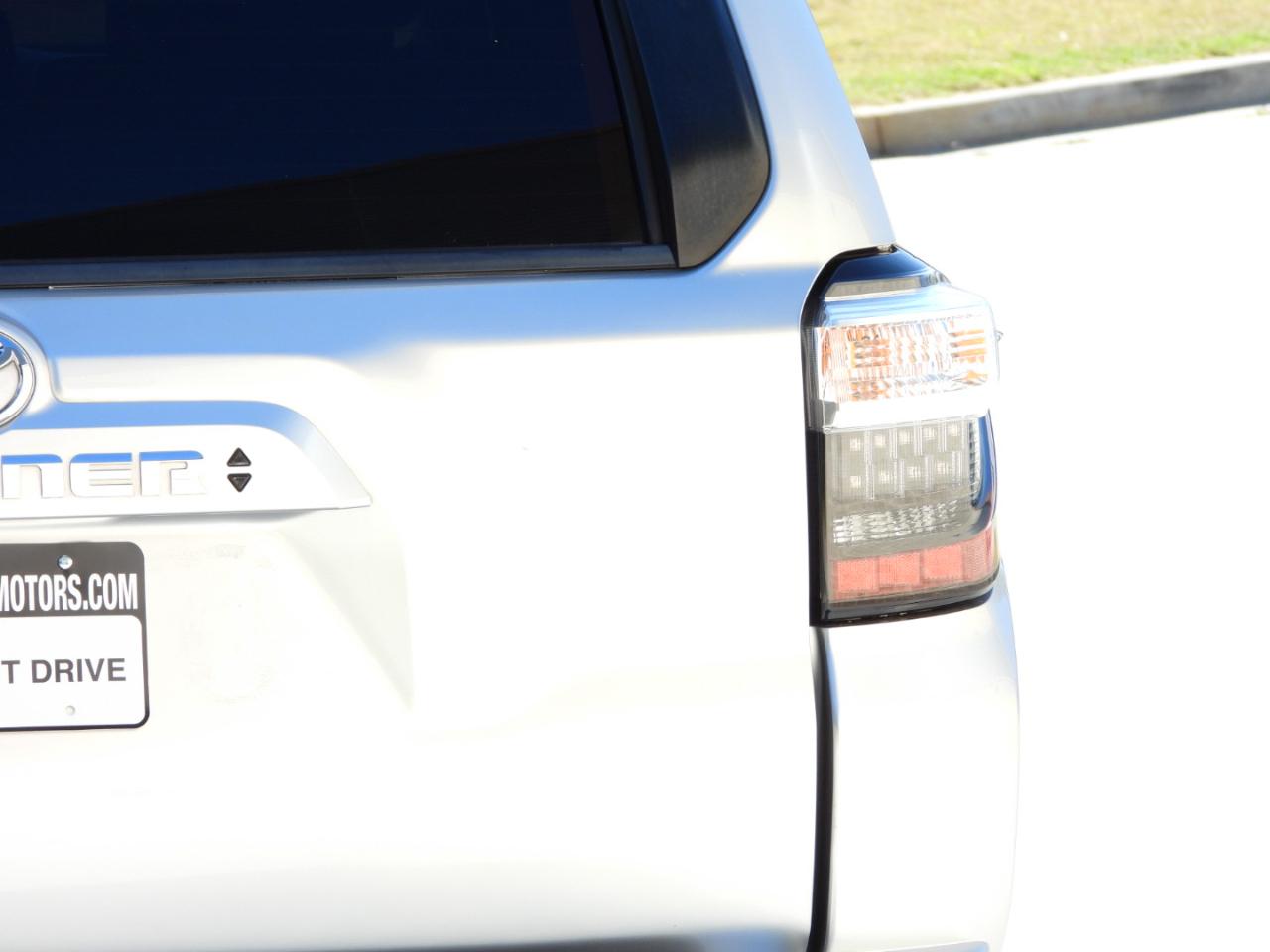 Toyota 4Runner SR5 2021