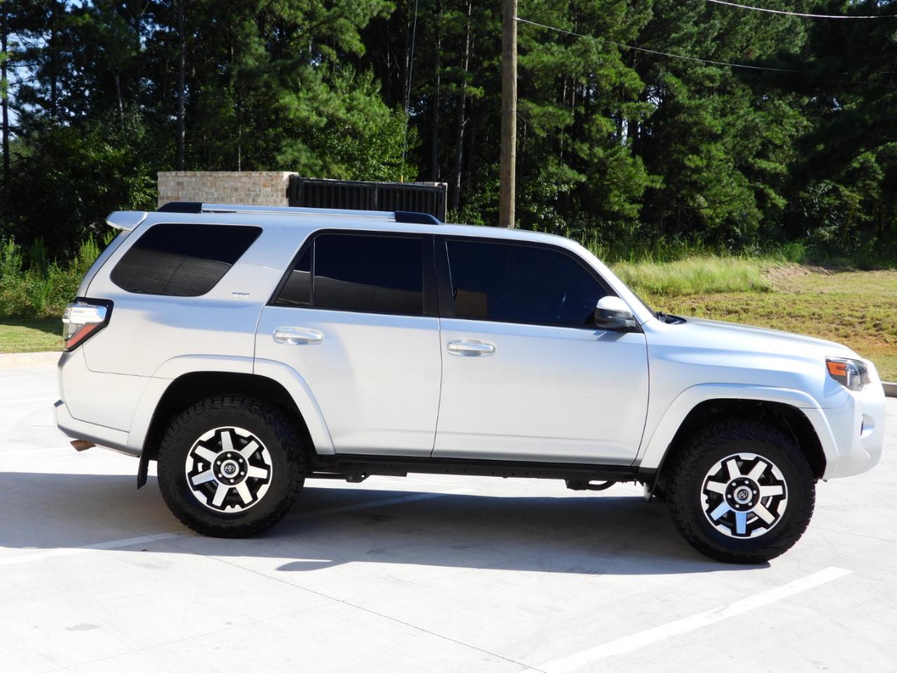 Toyota 4Runner SR5 2021