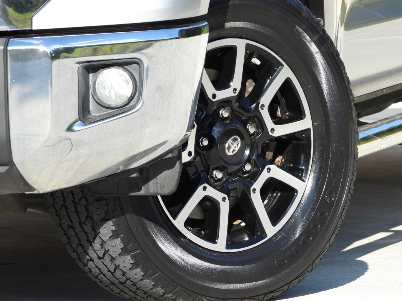 Toyota Tundra SR5 5.7L V8 FFV CrewMax 2WD 2016