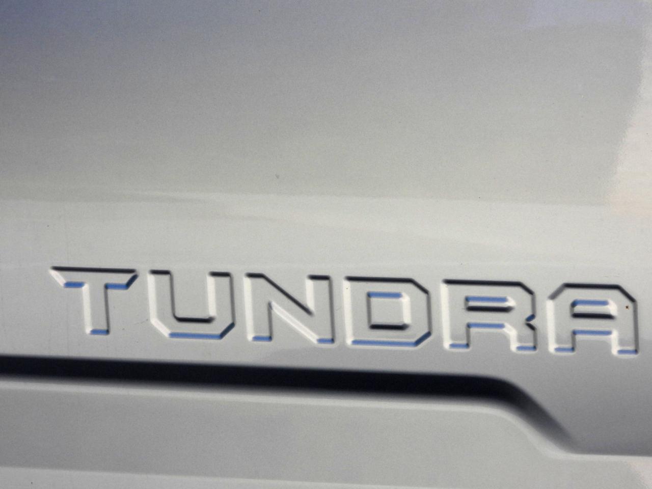 Toyota Tundra SR5 5.7L V8 FFV CrewMax 2WD 2016