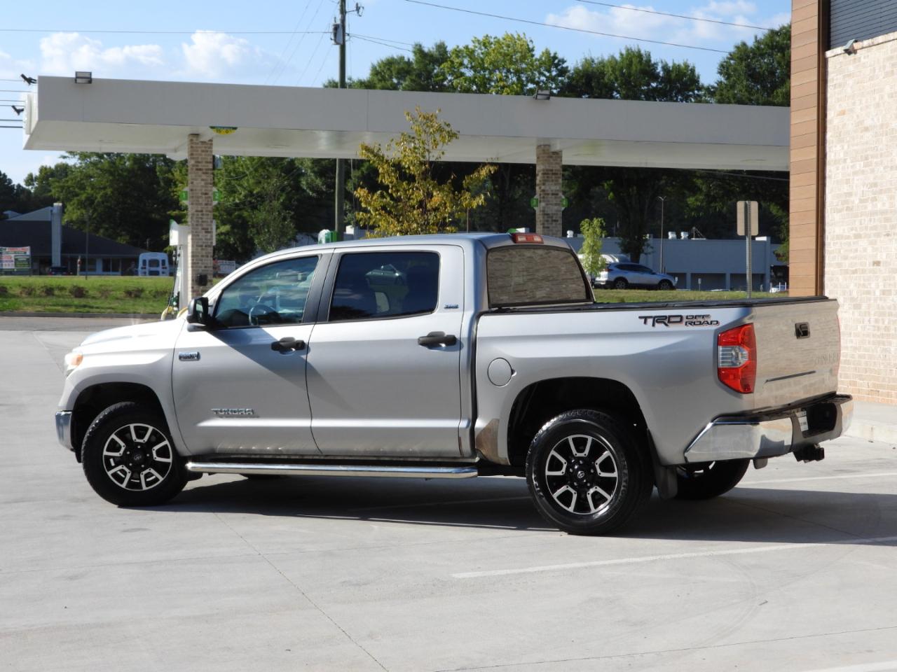 Toyota Tundra SR5 5.7L V8 FFV CrewMax 2WD 2016