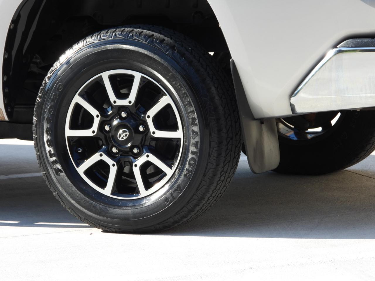 Toyota Tundra SR5 5.7L V8 FFV CrewMax 2WD 2016