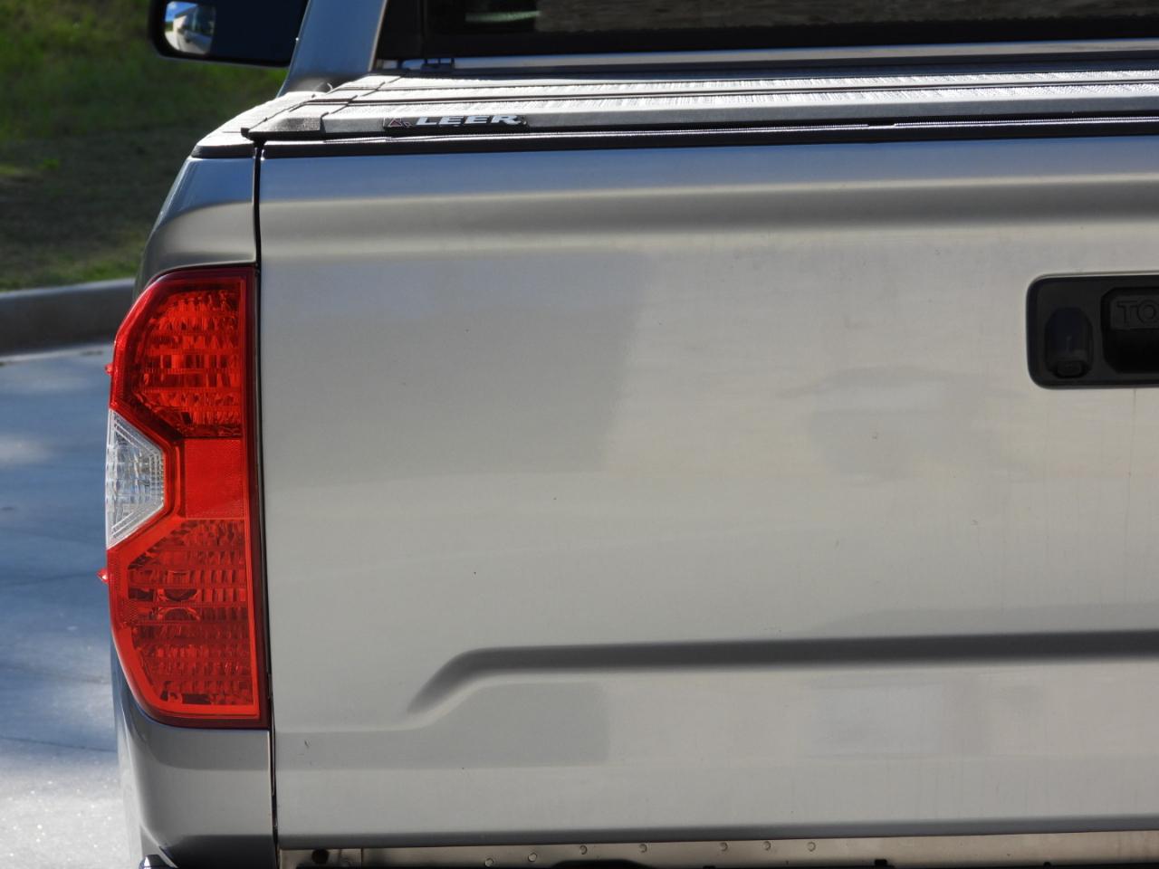 Toyota Tundra SR5 5.7L V8 FFV CrewMax 2WD 2016