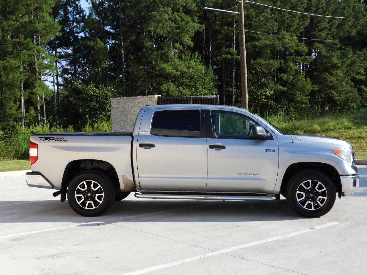 Toyota Tundra SR5 5.7L V8 FFV CrewMax 2WD 2016