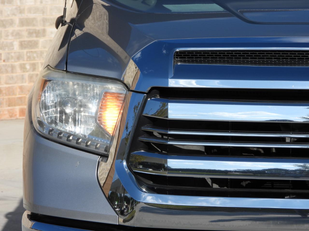 Toyota Tundra SR5 5.7L V8 FFV CrewMax 2WD 2016