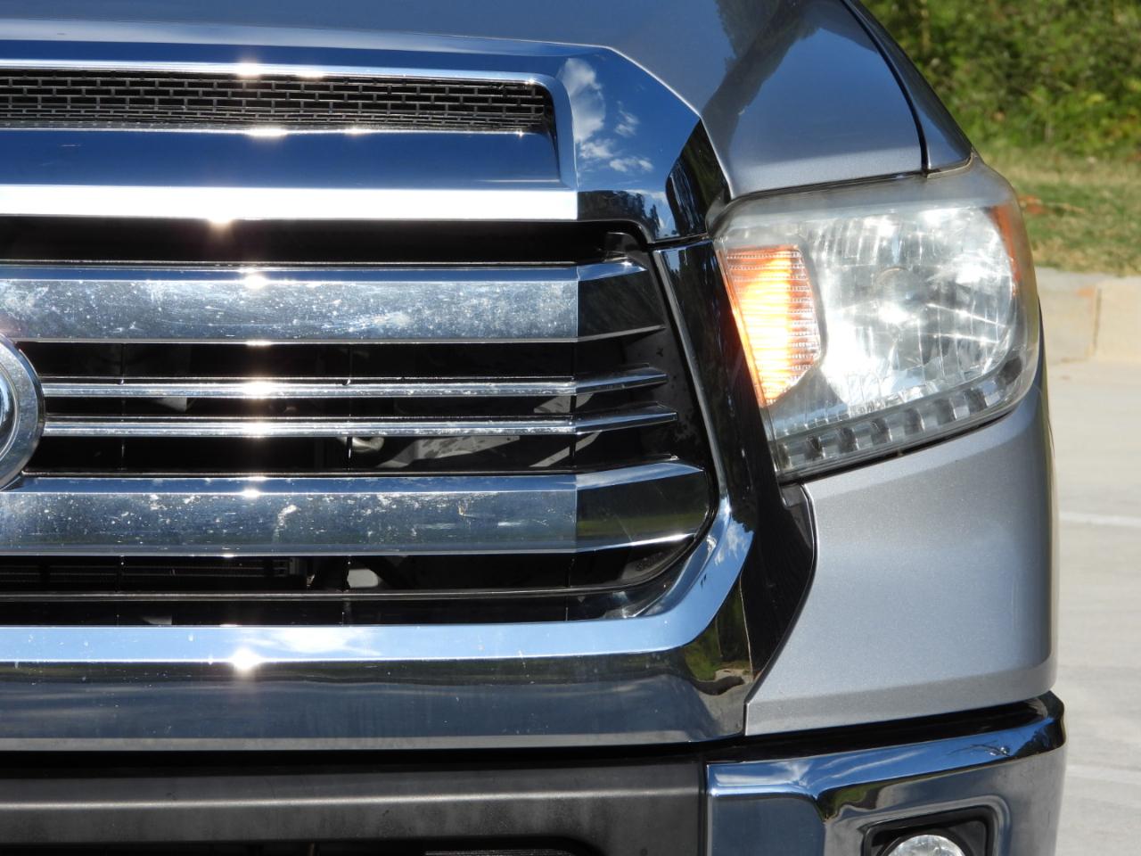 Toyota Tundra SR5 5.7L V8 FFV CrewMax 2WD 2016