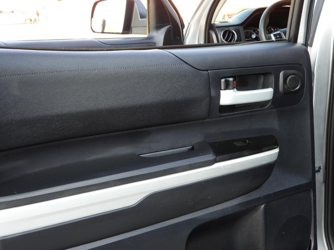 Toyota Tundra SR5 5.7L V8 FFV CrewMax 2WD 2016