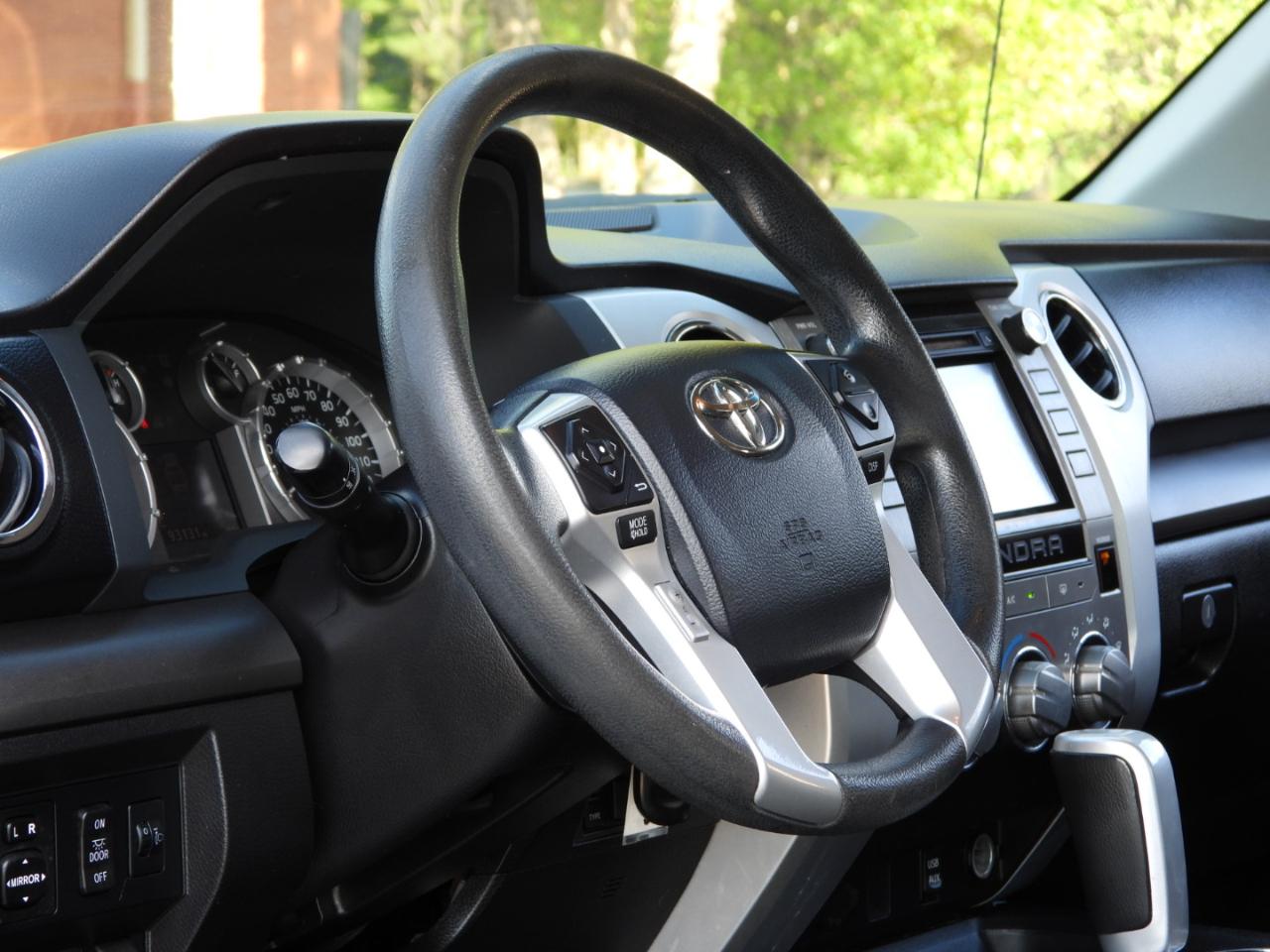 Toyota Tundra SR5 5.7L V8 FFV CrewMax 2WD 2016