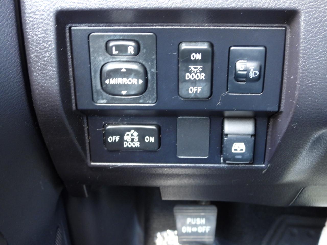 Toyota Tundra SR5 5.7L V8 FFV CrewMax 2WD 2016
