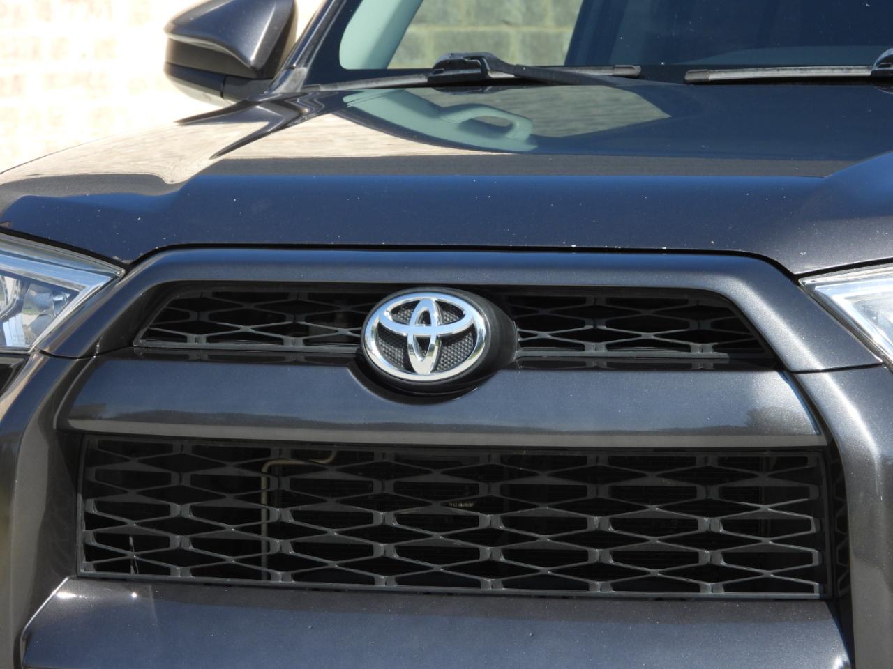 Toyota 4Runner SR5 2WD 2019