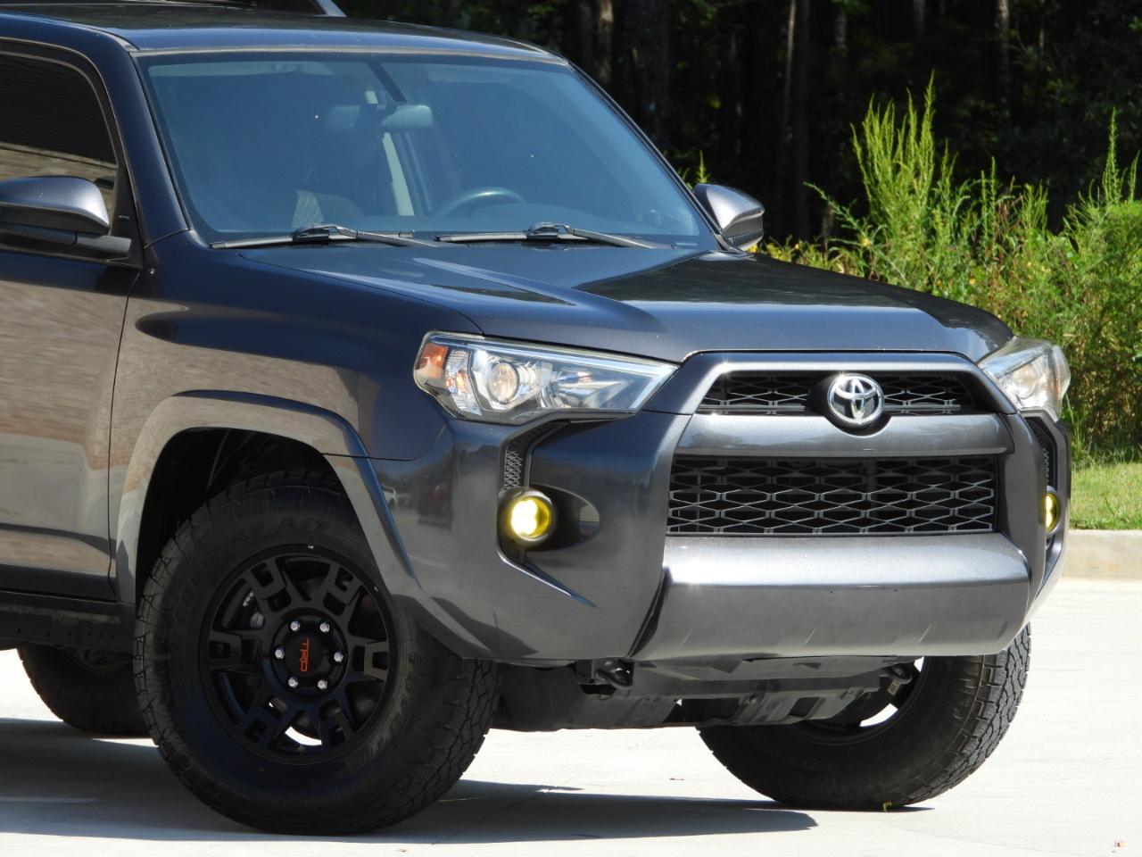 Toyota 4Runner SR5 2WD 2019
