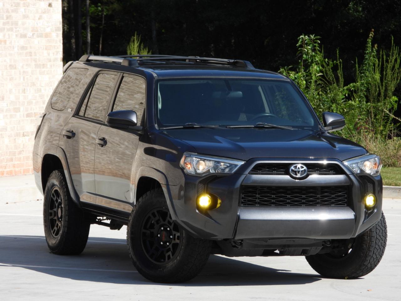Toyota 4Runner SR5 2WD 2019