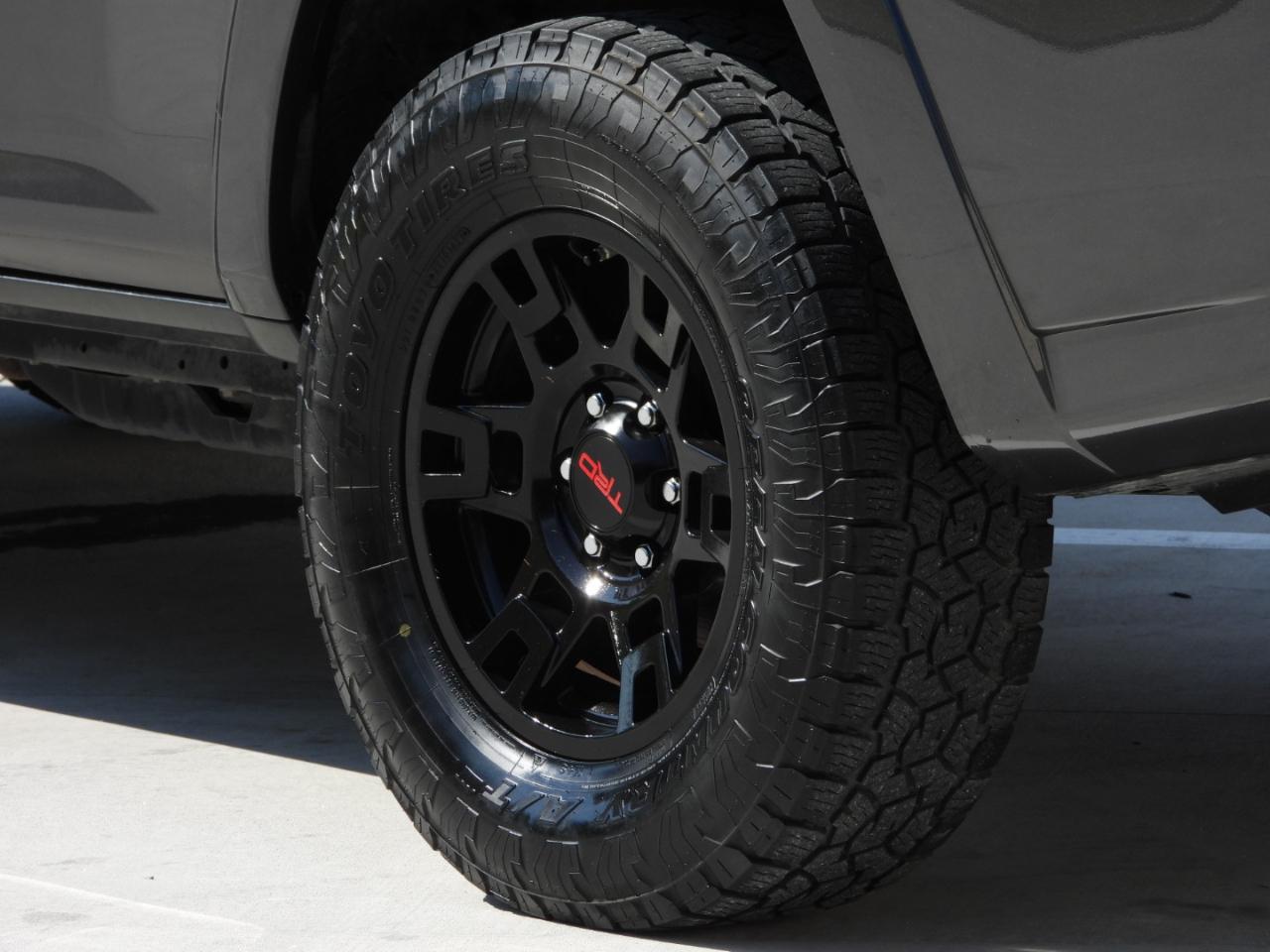 Toyota 4Runner SR5 2WD 2019