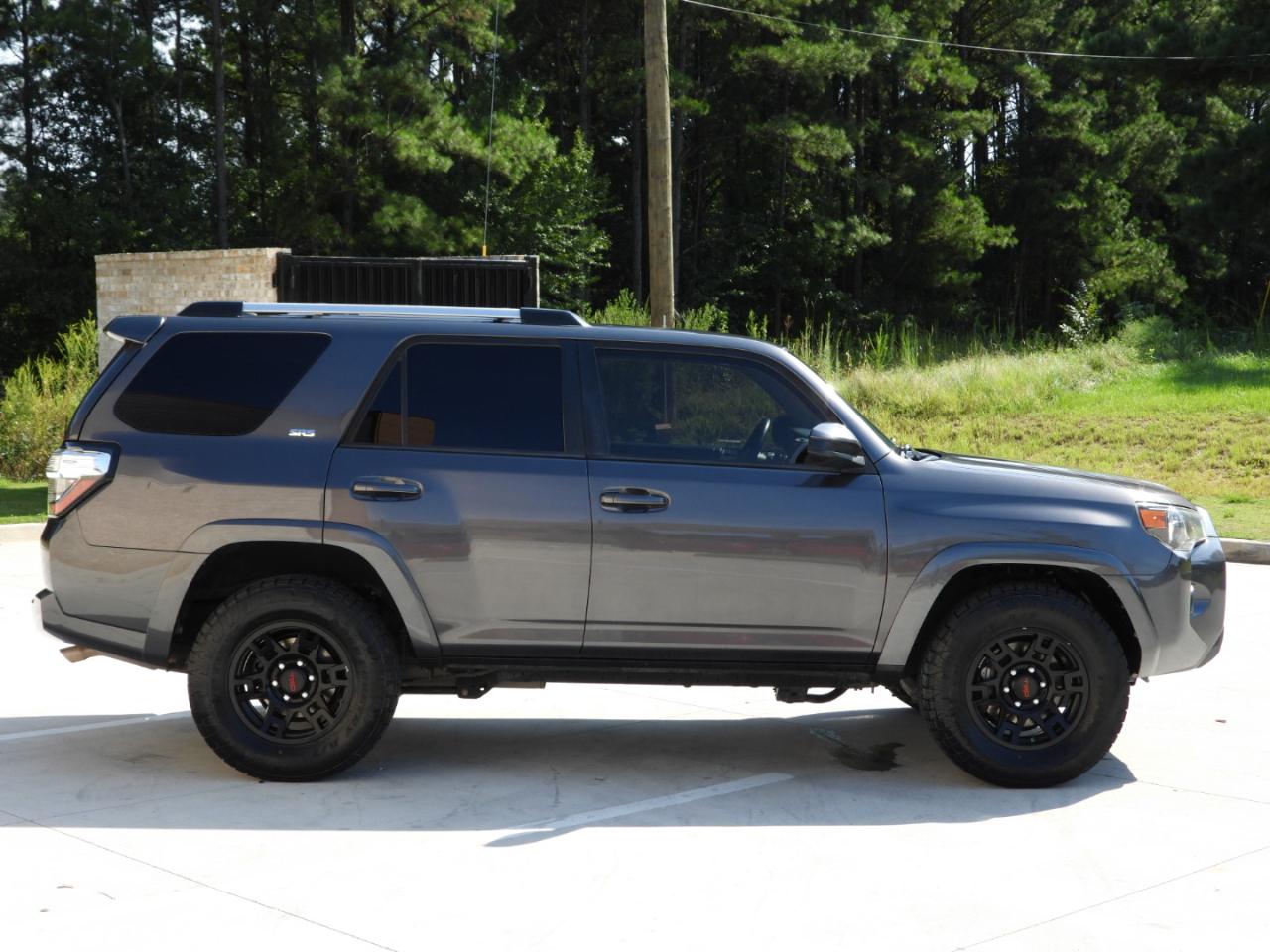 Toyota 4Runner SR5 2WD 2019