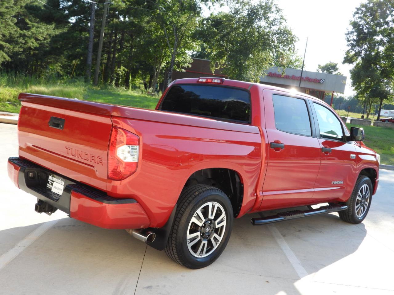 Toyota Tundra SR5 5.7L V8 CrewMax 2WD 2018