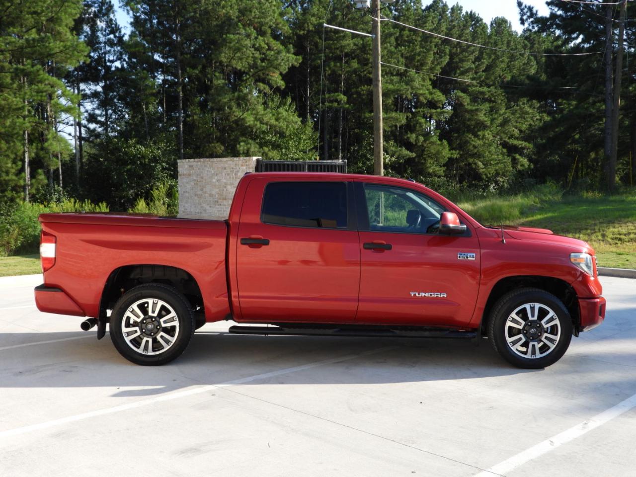 Toyota Tundra SR5 5.7L V8 CrewMax 2WD 2018
