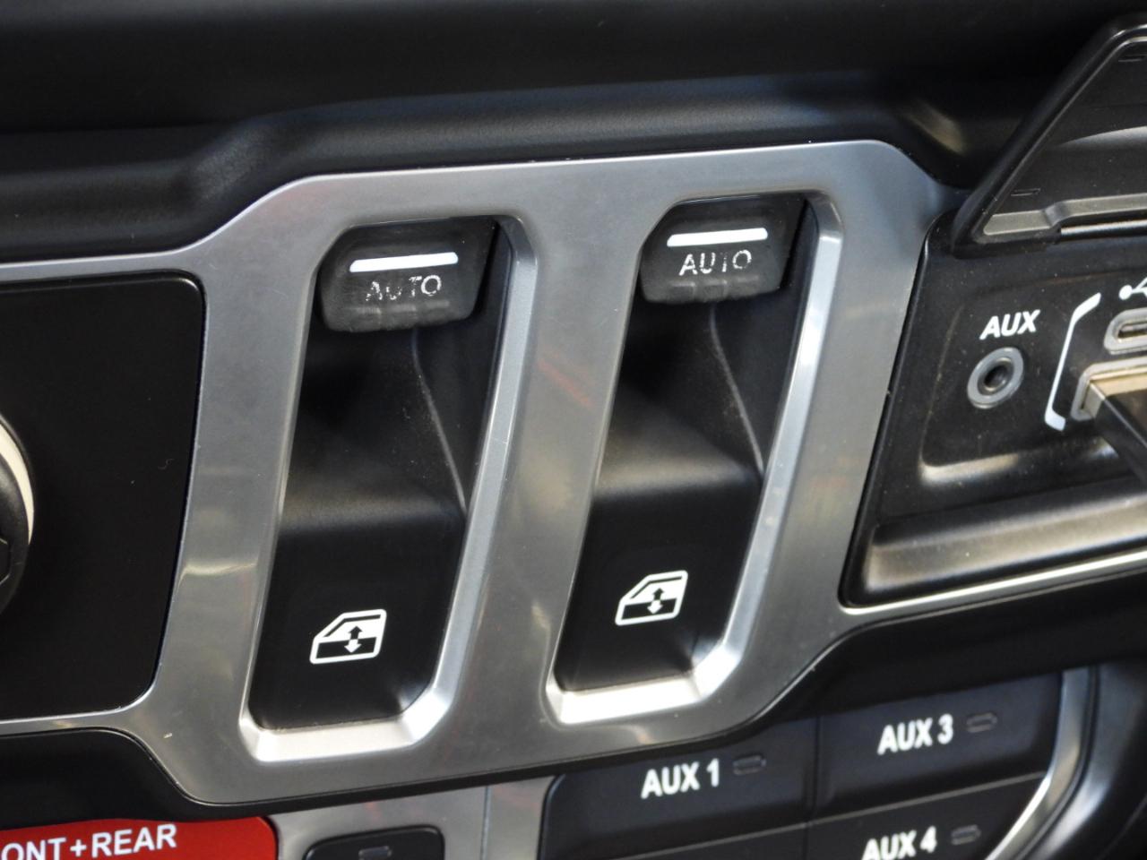 Jeep Wrangler photo 100