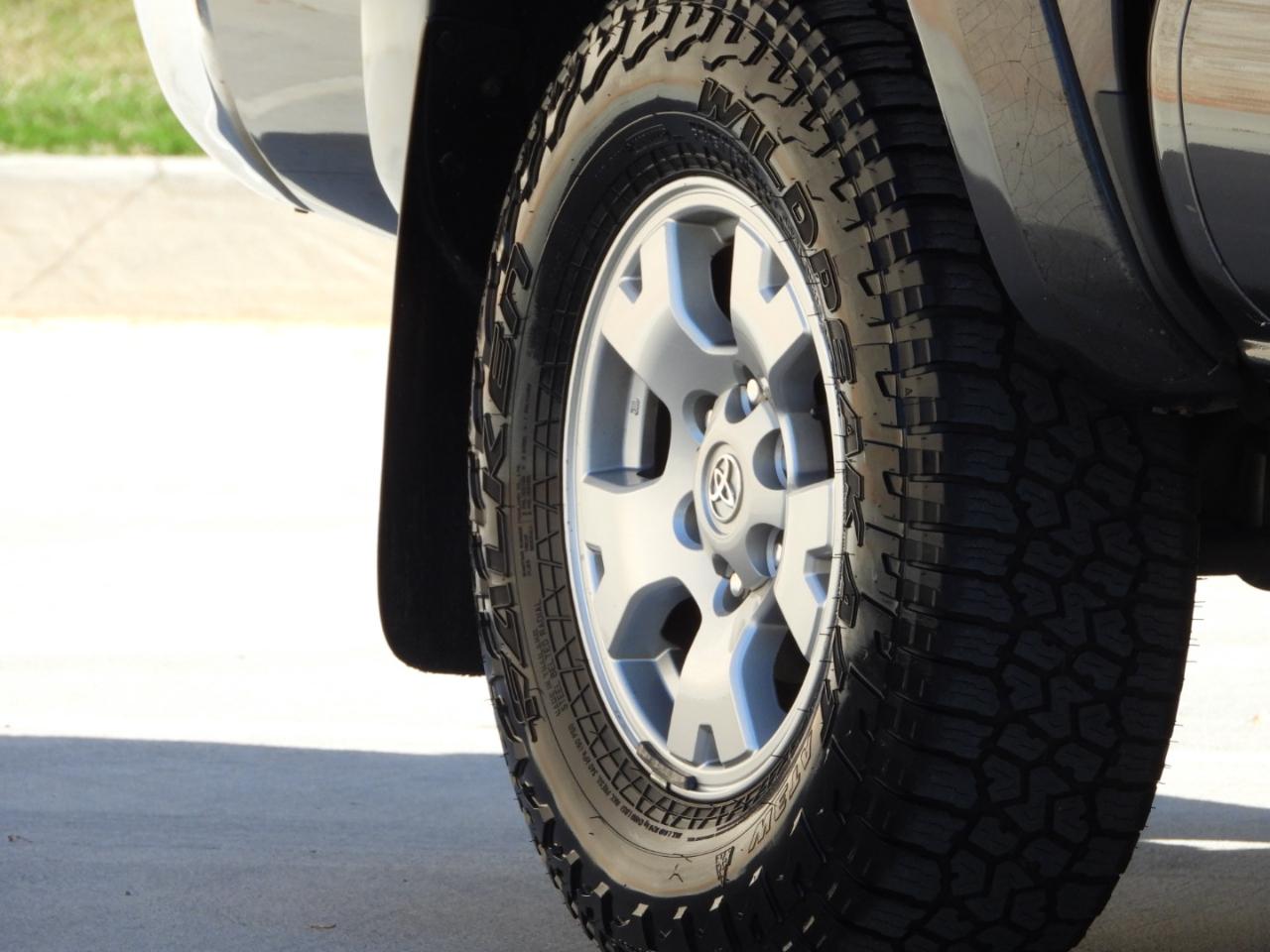 Toyota Tacoma PreRunner Double Cab V6 Auto 2WD 2011