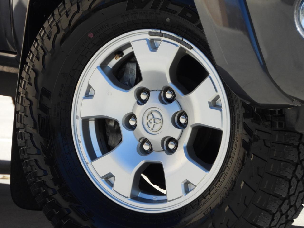 Toyota Tacoma PreRunner Double Cab V6 Auto 2WD 2011