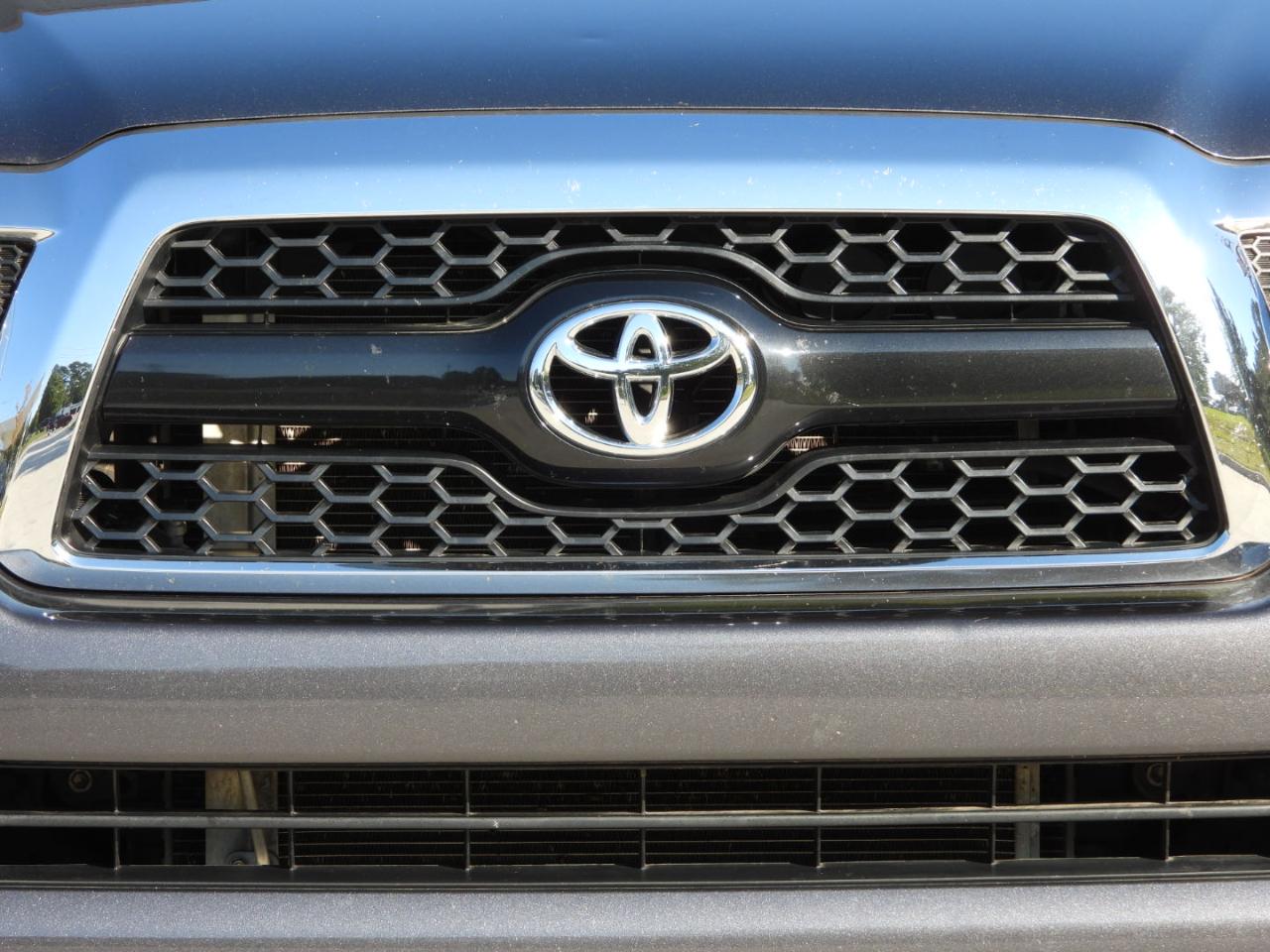 Toyota Tacoma PreRunner Double Cab V6 Auto 2WD 2011