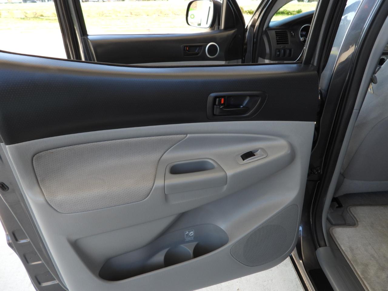 Toyota Tacoma PreRunner Double Cab V6 Auto 2WD 2011