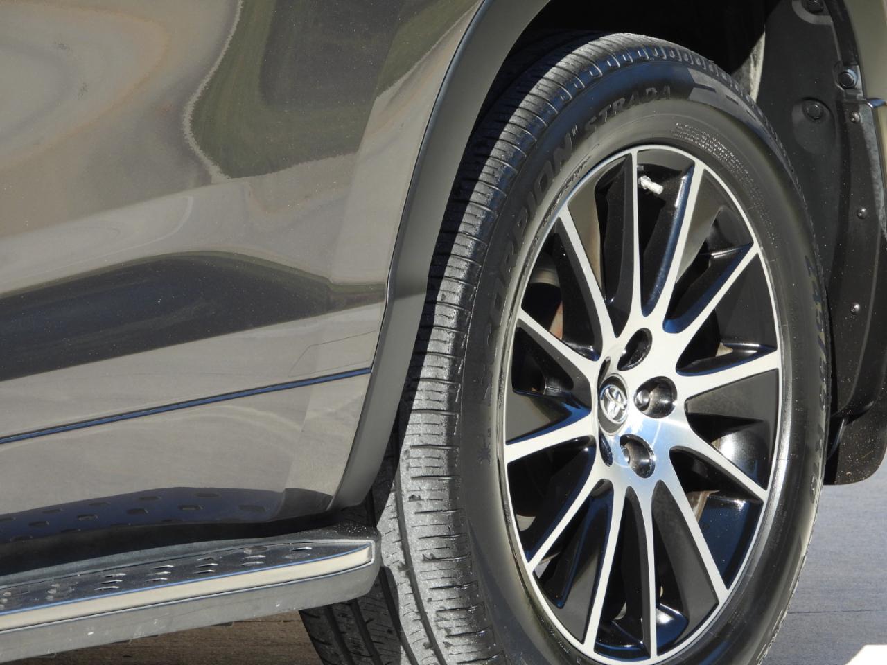 Toyota Highlander SE FWD V6 2017