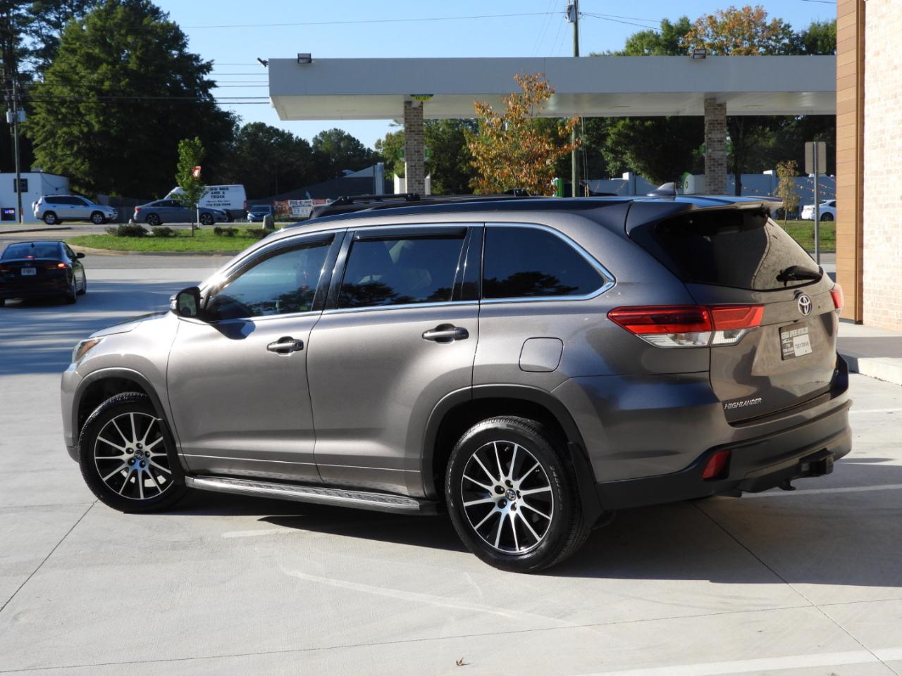 Toyota Highlander SE FWD V6 2017