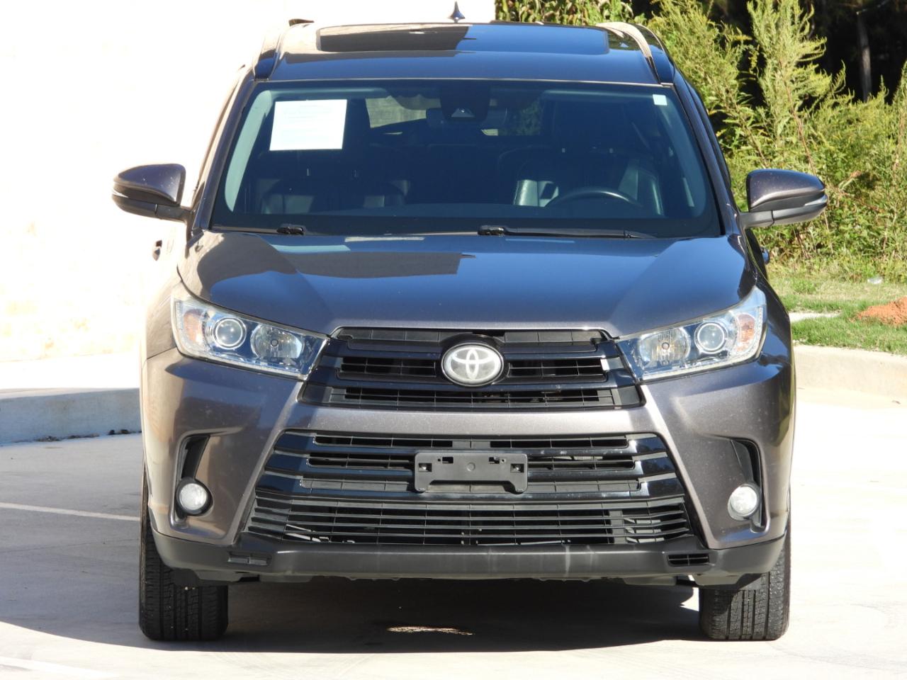 Toyota Highlander SE FWD V6 2017