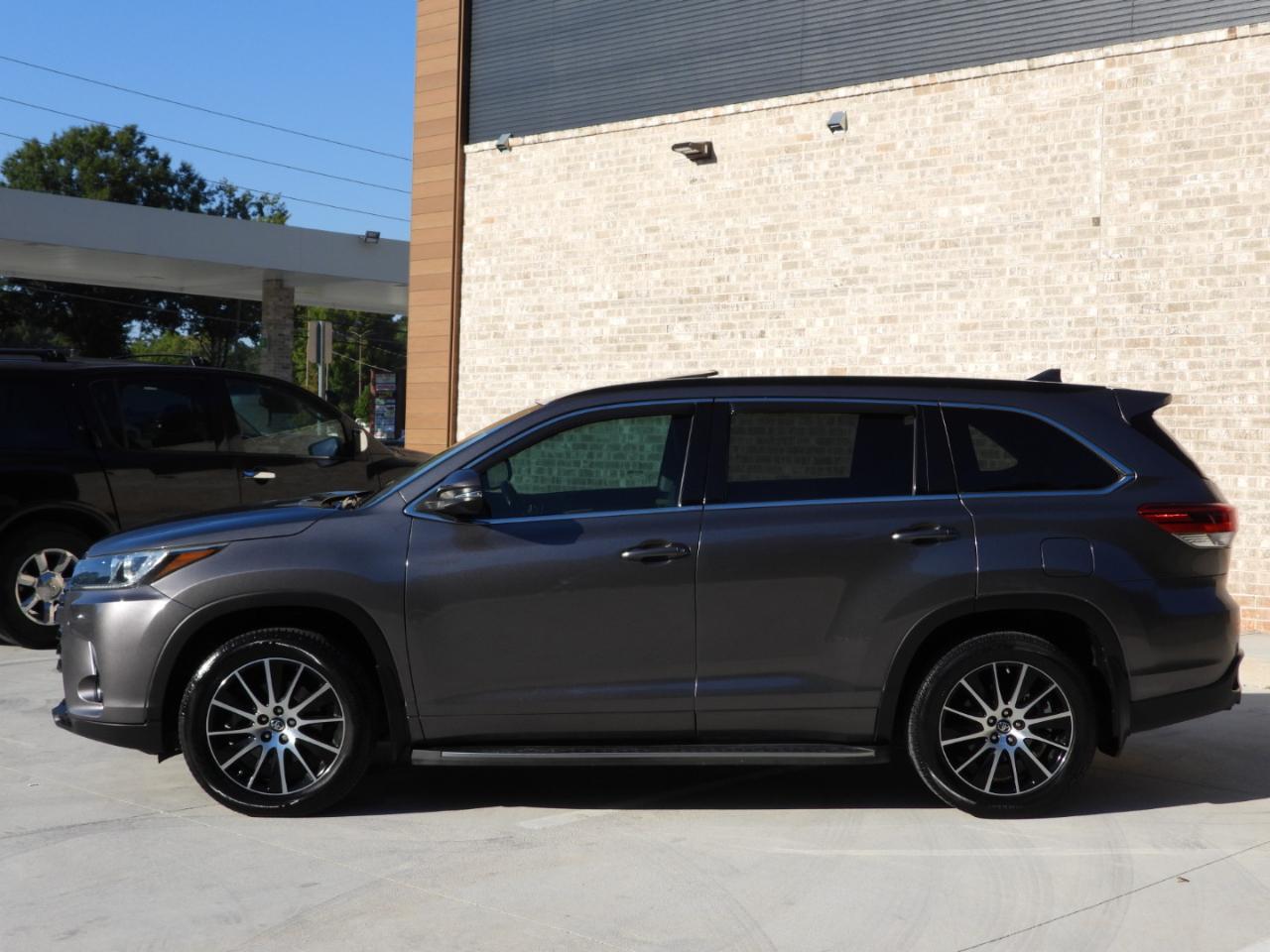 Toyota Highlander SE FWD V6 2017