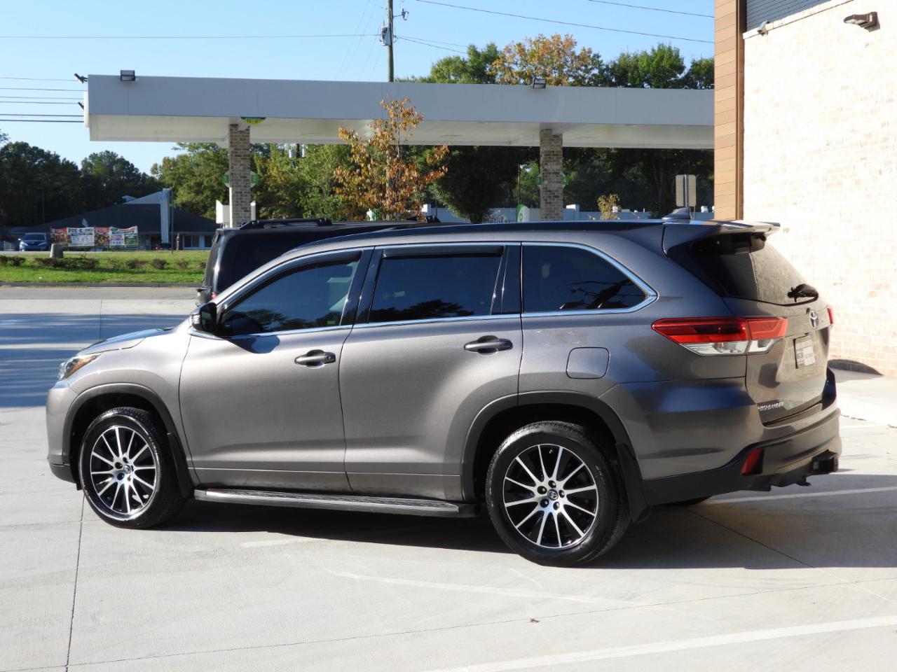 Toyota Highlander SE FWD V6 2017