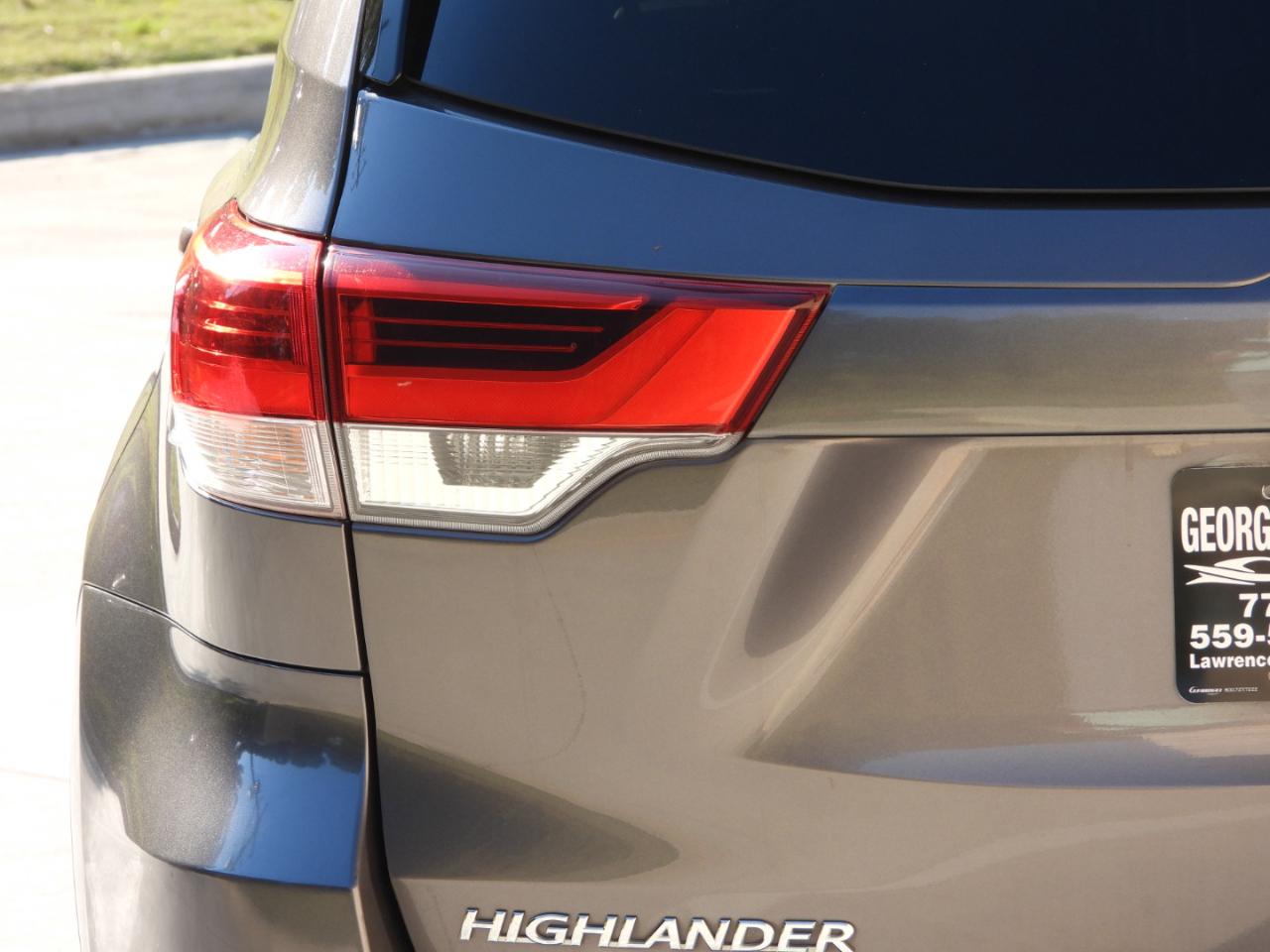 Toyota Highlander SE FWD V6 2017
