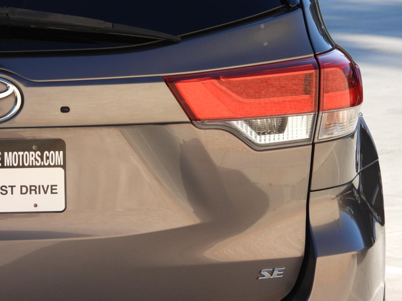 Toyota Highlander SE FWD V6 2017