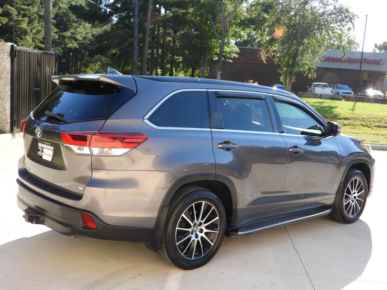 Toyota Highlander SE FWD V6 2017