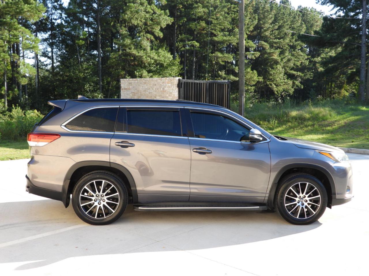 Toyota Highlander SE FWD V6 2017