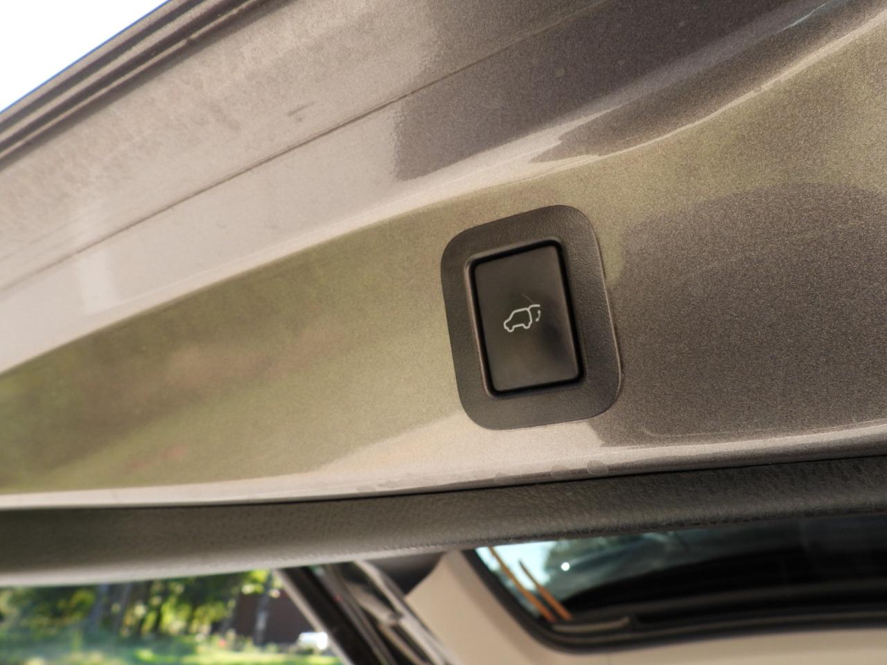 Toyota Highlander SE FWD V6 2017
