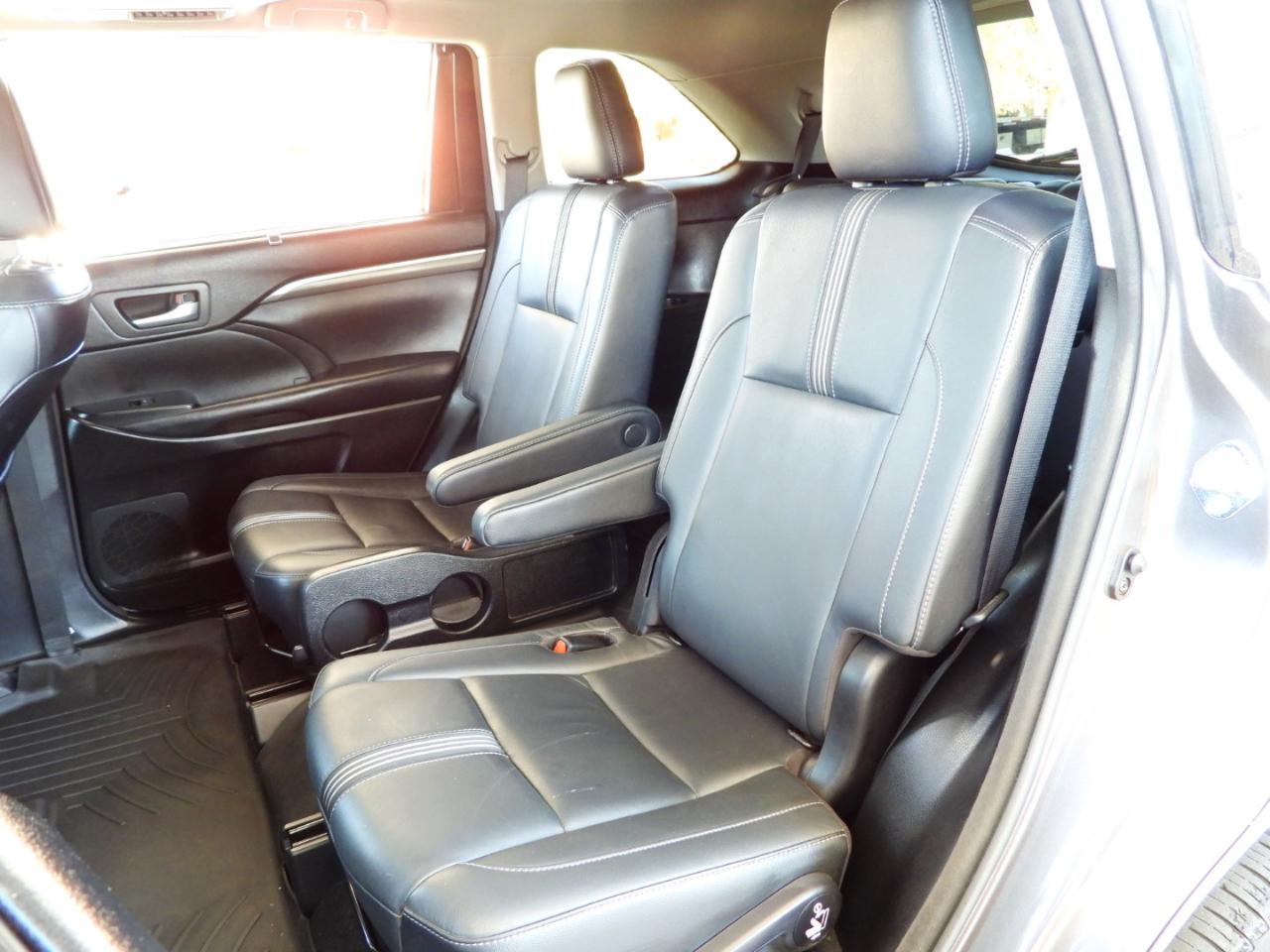 Toyota Highlander SE FWD V6 2017
