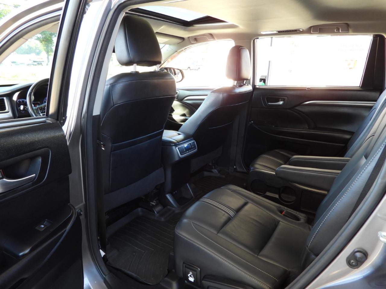 Toyota Highlander SE FWD V6 2017